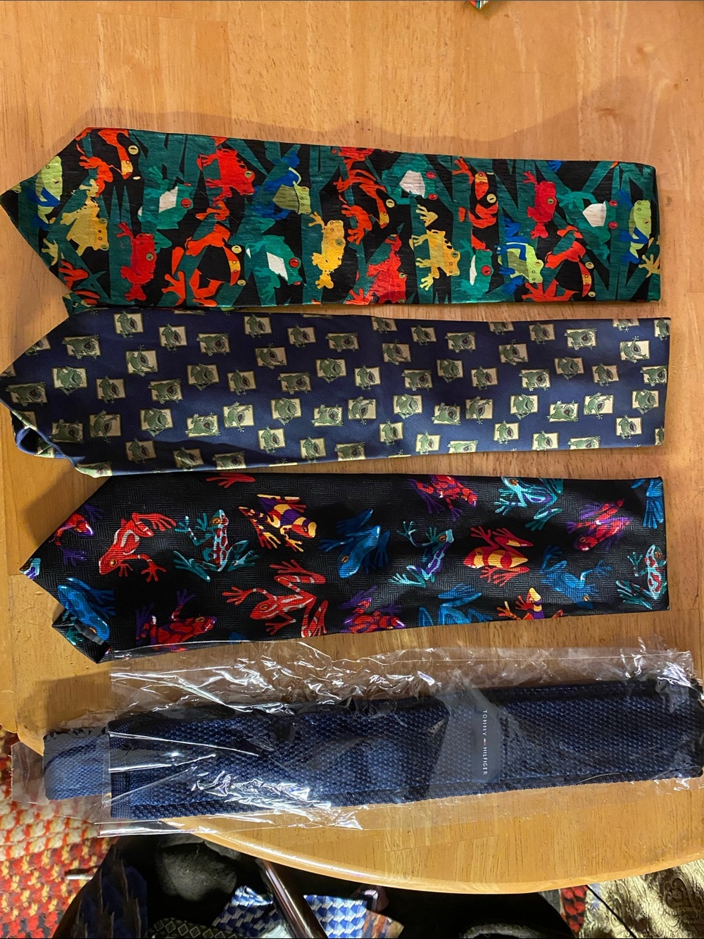 ! 4 Set of ties different brands in good condition